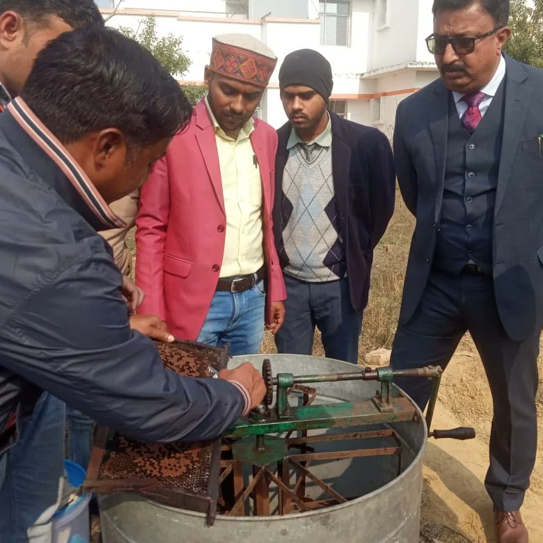 Dr_Neeraj_IND's tweet photo. Extracting Honey from Bee Hives.

Faculty of Agriculture, KNIPSS SULTANPUR (NAAC- A) https://t.co/qn9t2MtpkI