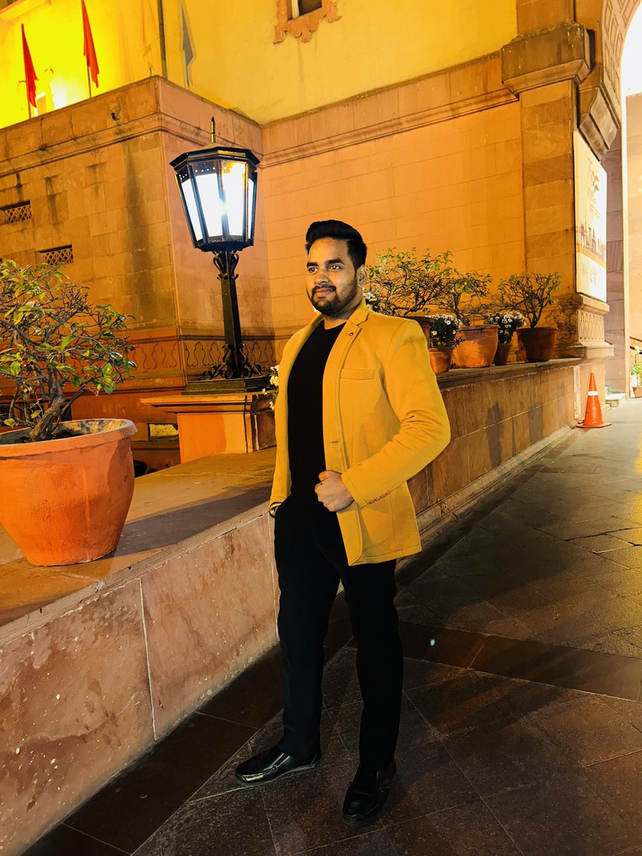 RajMehandiArts's tweet photo. Thank you so much guys for your love and support us 6 lakh subscriber complete on my @YouTube channel 🙏🏻💐🔥❤️🎉😍🤩 #india #YouTube #rajmehandidesigner #MehndiHaiRachneWaali #mehndi #RajGupta #wedding https://t.co/W0k0EjjUK1