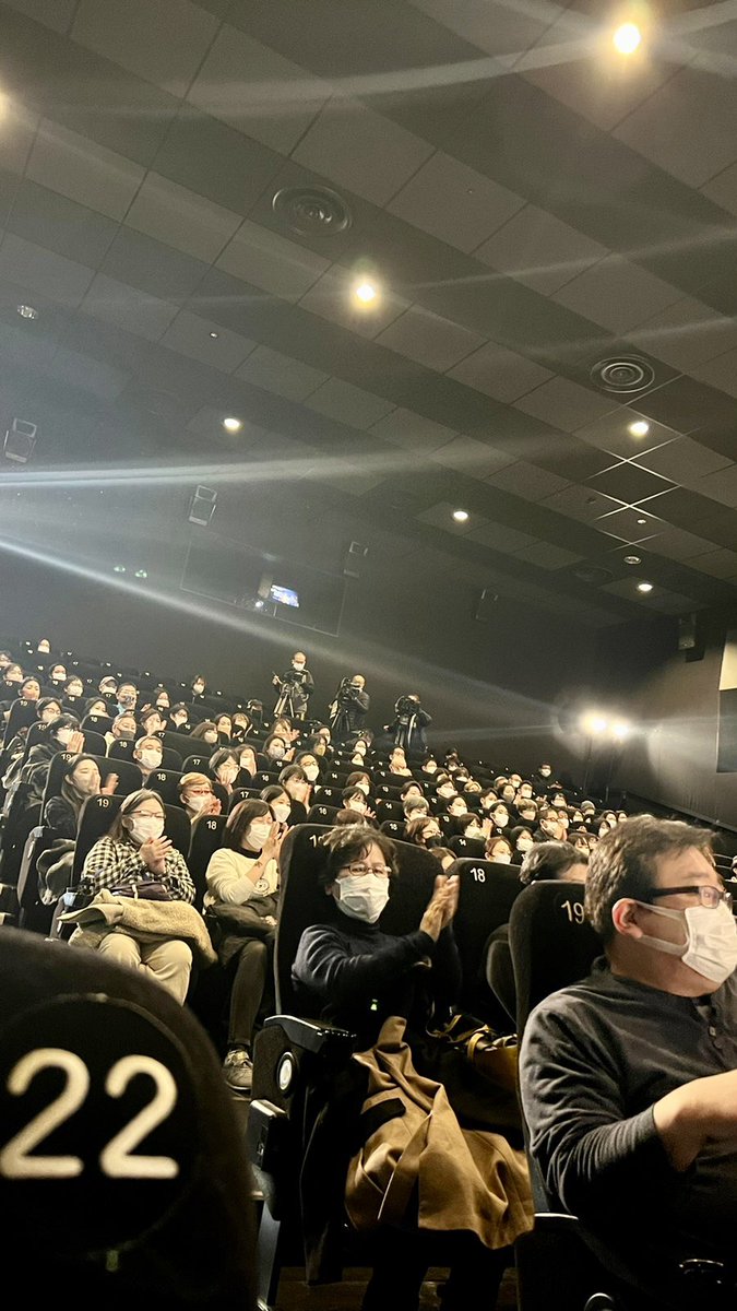PanNalin's tweet photo. So much fun, full house. Japanese star Koga Ken San dressed in attire with a Magic Lamp (read Bergman’s The Magic Lantern) in the end he rubs the lamp and from which appears LAST FILM SHOW!! 
古賀健さんと松竹チームの皆様、楽しい一日をありがとうございました。#エンドロールのつづき https://t.co/Fo3UeQAVCd