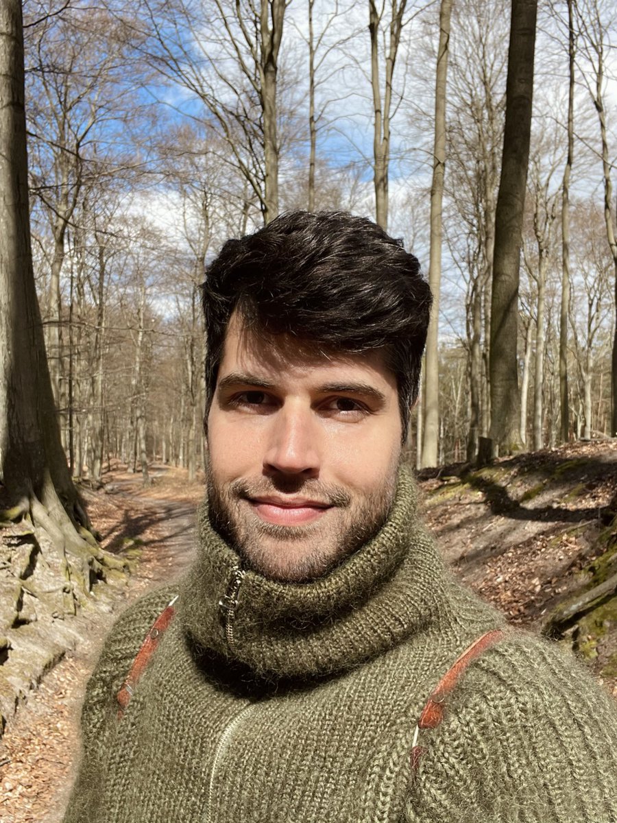 THROATBUDDY BERLIN (220k) on Twitter "Weekend and out for a hike ☺️ Show me your bushy cock 😈"