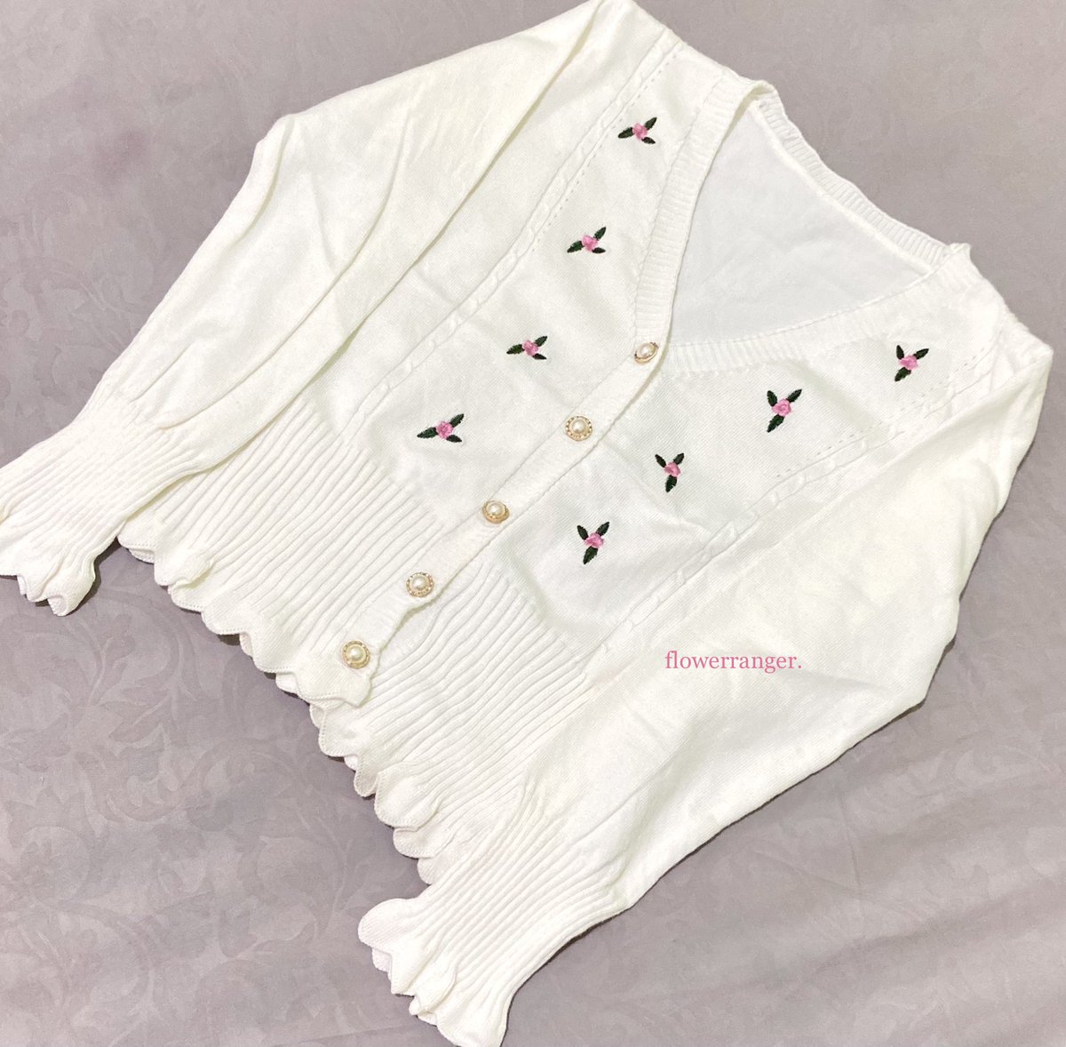 cekanovira's tweet photo. 🌸 cardigan knit motif floral kecil, detail ruffle di tangan dan kancingnya bikin makin kelihatan gemes, bahannya lembut dan lumayan tebal, ada warna lainnya hitam dan biru yang juga gemes
https://t.co/GQxtWh7gpN https://t.co/7ObNT1osos