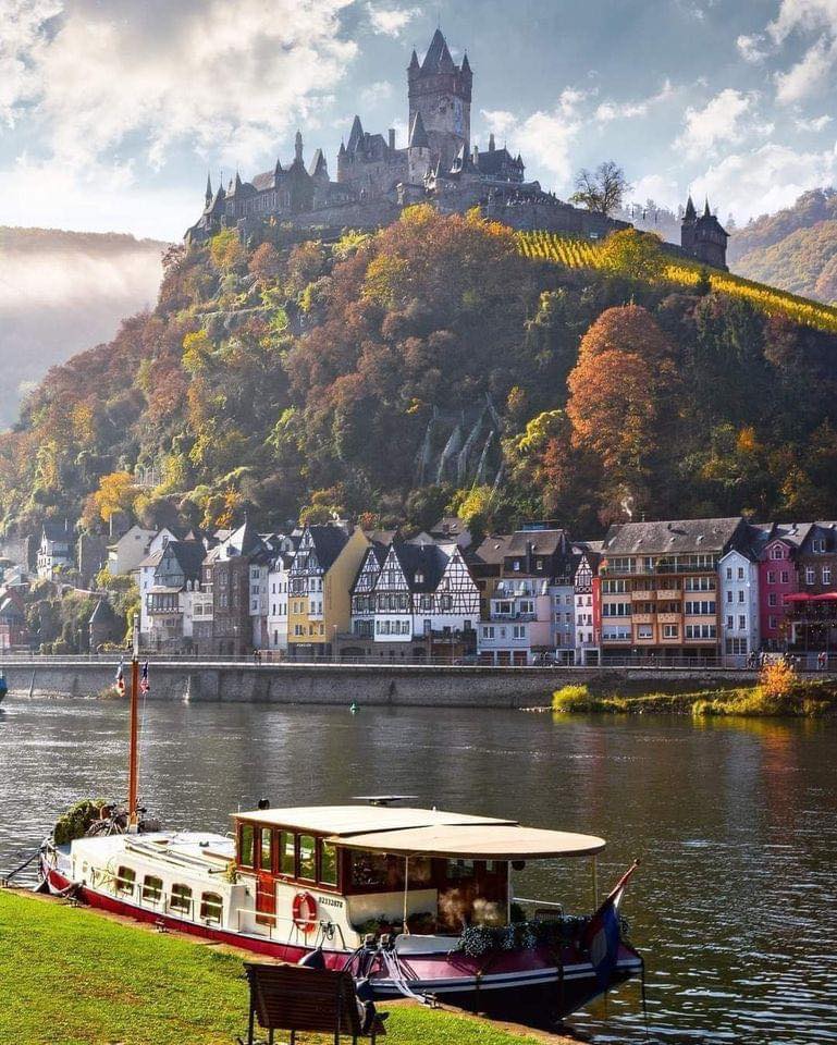 Cochem castle. Germany 📸 🇩🇪 
#cochem #germany #mosel #deutschland #cochemcastle #rheinlandpfalz #castle #reichsburgcochem #cochemgermany #travel #koblenz #burg #cochemandermosel #nature #europe #travelphotography #reichsburg #germanytourism #visitgermany #k #greatshots