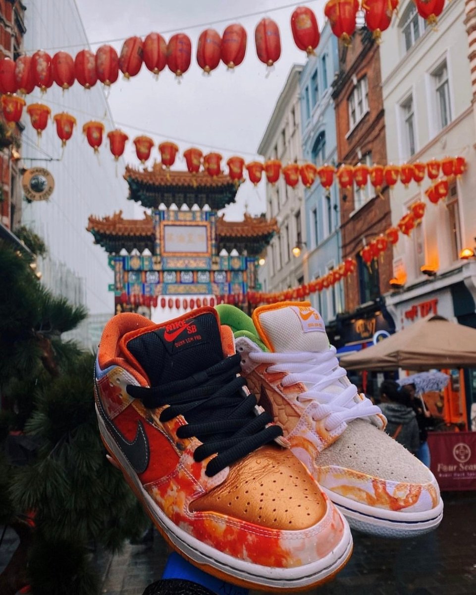 Happy Lunar New Year! Wishing you all much prosperity in this year of the Rabbit! 🐇🧧

In 2021, Nike dropped the ‘Street Hawker’ SB Dunks in celebration of Chinese New Year and East Asian cuisine. We’re loving this photo of @ja1gram’s pair in the heart of London’s