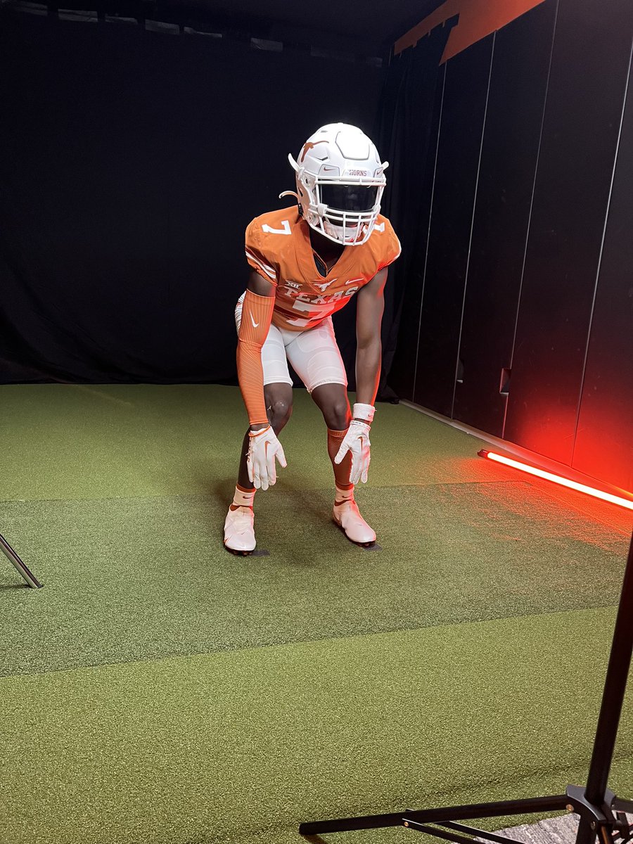 three9liljoseph's tweet photo. Had a great time today at UT🤍🧡 #hookem  @coachfreddiej @CoachJonesA1 @ReggieBrown59 @LegacyTitanFB @Perroni247 https://t.co/C26VfT5bNQ