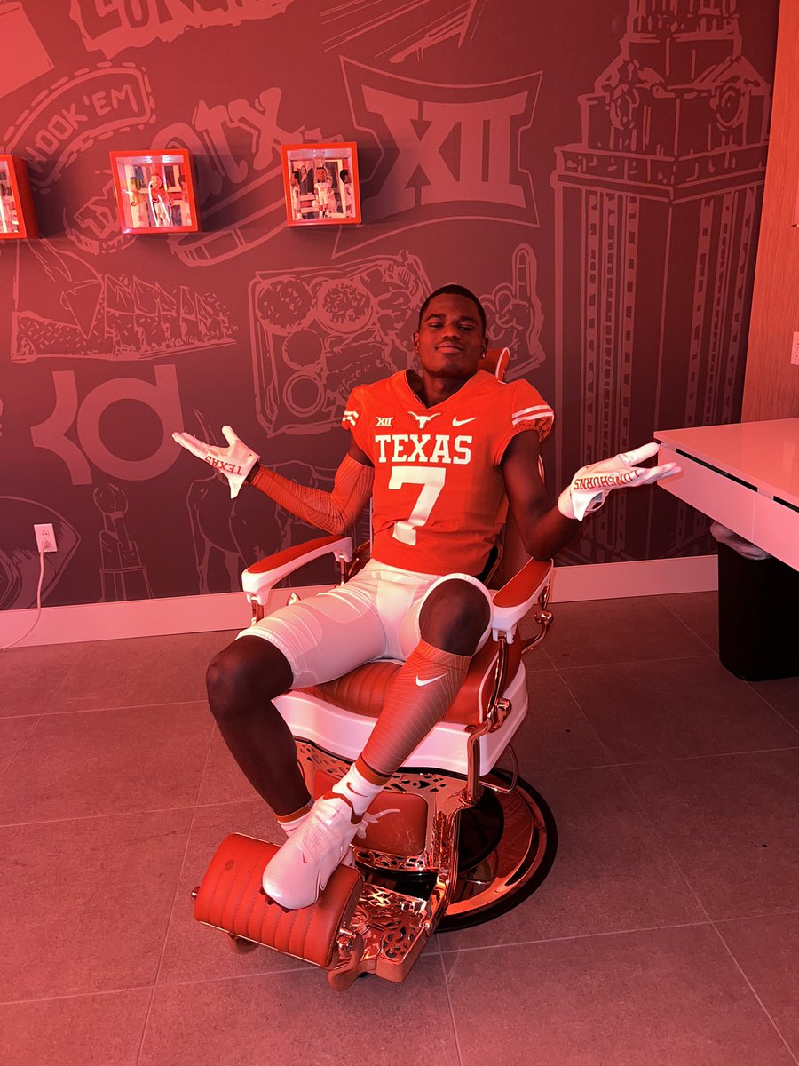 three9liljoseph's tweet photo. Had a great time today at UT🤍🧡 #hookem  @coachfreddiej @CoachJonesA1 @ReggieBrown59 @LegacyTitanFB @Perroni247 https://t.co/C26VfT5bNQ