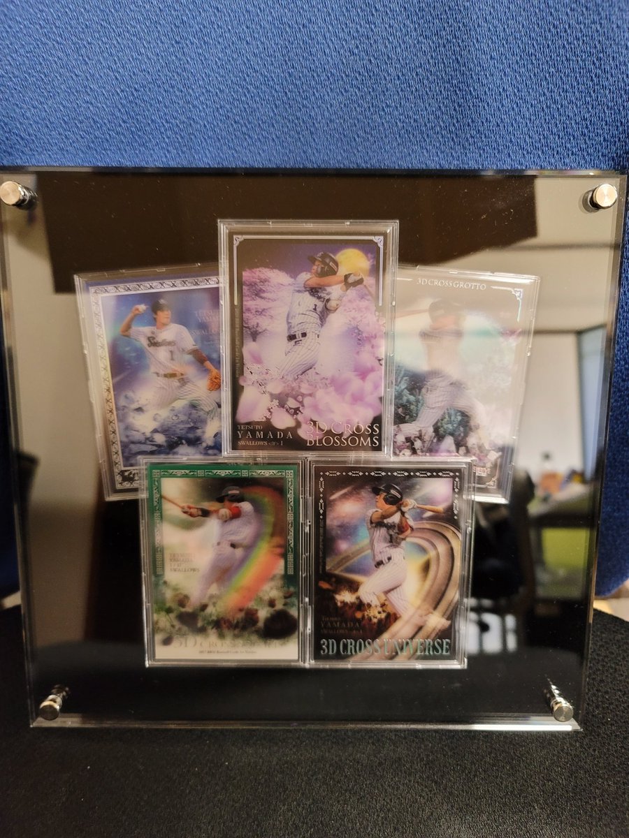 山田哲人選手の3DCROSSが5枚揃ったからG絢爛のスクリューダウン購入したんだけどすげーかっこいい✨
難点はすげー反射するから顔が映りそうになることだけ笑笑
#山田哲人　#G絢爛