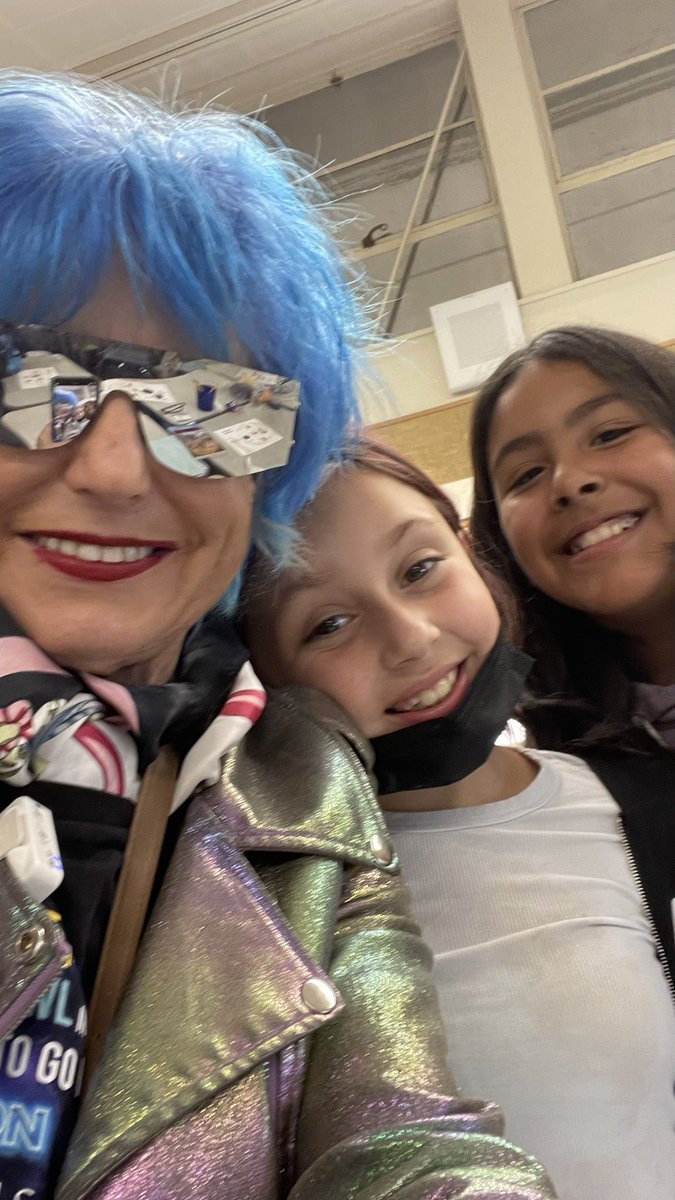 LadyRocketSpace's tweet photo. Today @elonmusk shares #hugs during @hugsday and we hug him back for all he is doing!
with @LadyRocketSpace kids from #VandenbergSpaceBase area, after watching #Jan19 @SpaceX launch from @SLDelta30!
To celebrate we launched @WaltzinPeacock #SpaceXTesla #NFTs on our @spaceibles https://t.co/tOkJ3pvsjY