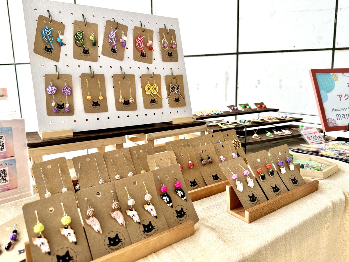 yuitama_marche's tweet photo. 結玉ミニマルシェ開催中です！

物販ブース④
水引を使用したアクセサリーを販売されている「mamacita」さんです！

@mamacitaha 

#結玉ミニマルシェ 
#旬の駅トドロキタウン店 https://t.co/XGdTZs6W1N