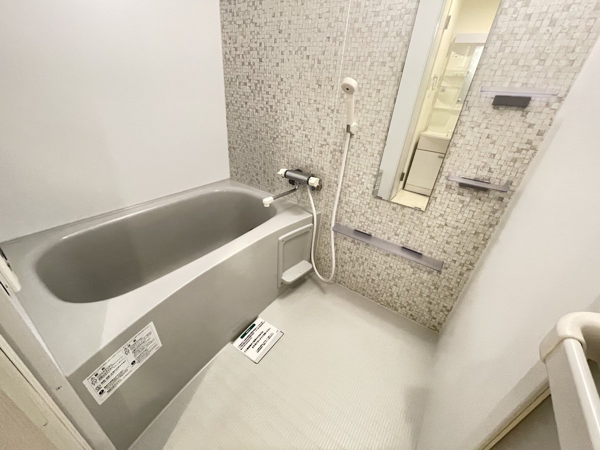 24meiho's tweet photo. ★Charmant House Tachikawa★

 19min from Tachikawa station
Rent 126,000 yen
Management fee 4,000 yen

Walk in closet, 1SLDK, South facing, parking lot available.
#Tachikawa #WalkInCloset #Tokyo #TokyoRealEstate #ForeignerFriendly https://t.co/8dOdtSTzj9