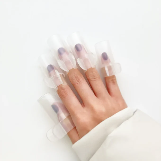 【キャンドゥ】ネイルの悩みが解決した!うっかり傷から守ってくれる「天才ネイルグッズ」もっと早く出会いたかった!キャンドゥの「ネイルガード」がめっちゃ便利!各指に合わせたサイズになっているから、ストレスフリーでつけられますよ〜! 
