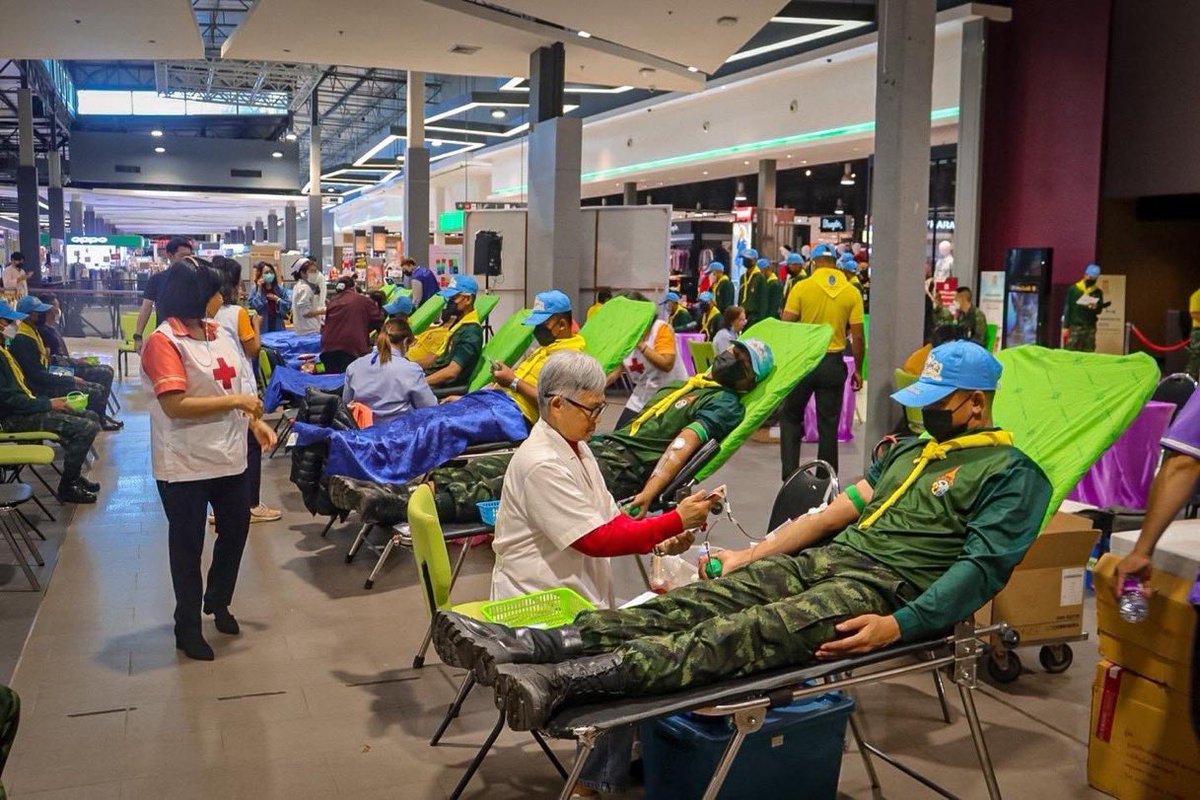 armyspoke_news's tweet photo. 🩸 Blood donation is another continuous activity that RTA has conducted to benefit people. In Sakon Nakhon, army volunteers from the 1st Infantry Battalion, 3rd Infantry Brigade donated blood to the Thai Red Cross Society as a blood reserve to support patients.
#volunteer #RTA https://t.co/VKX5TzBSL5