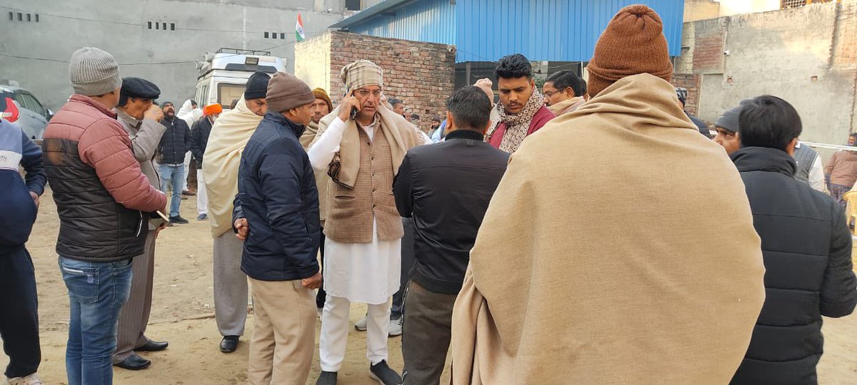 bjpsanjaybhatia's tweet photo. शासन व्यवस्था में हमारा मंत्र होना चाहिए-“Citizen Is Always Right”- प्रधानमंत्री श्री  @narendramodi.

पानीपत निवास पर स्वजनों के बीच। https://t.co/pzT6FLaUfx