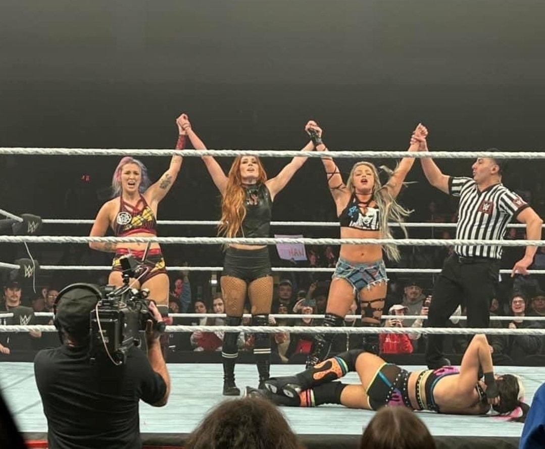 Damage CTRL lost to Tegan, Becky and Liv at #WWEErie tonight 😭 
Credits to the owner who took this feeling free to comment in the comments so i can tag you!