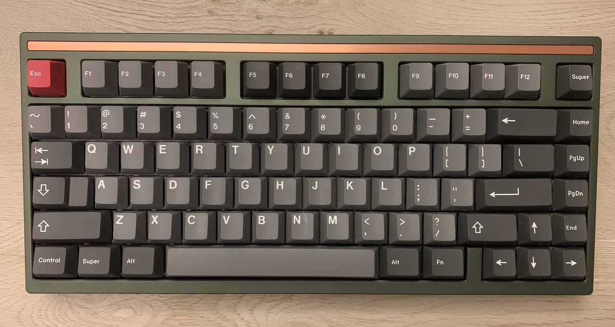 LRKeyboards's tweet image. Ok I couldn’t stop myself from getting the green top too. Alu plate and just put in the new NK cream+ switches with copper inserts and this is it. This is my endgame I think @modekeyboards