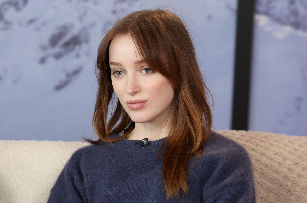 Phoebe Dynevor Daily on Twitter: "Phoebe Dynevor at the Variety