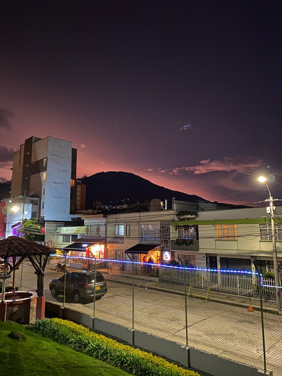 ajrojasp's tweet photo. Foto Ovni Volcán Galeras #MisterioCaracol https://t.co/fqcW5ZDV9p