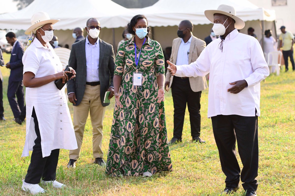KagutaMuseveni's tweet photo. I was happy that the Covenant Nations church group led by Patience Rwabwogo invited Mama @JanetMuseveni &amp; I to attend the crusade in Bunyoro. Their efforts to unite and pacify society through preaching the gospel of reconciliation and forgiveness is very good. https://t.co/JMmvxIJfxP