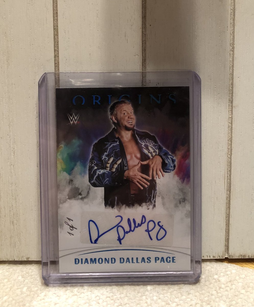 Just pulled a 1/1 @RealDDP out of a WWE Panini Chronicles trading card box! I’m so happy with this pull! #oneofone #TradingCards #PaniniAmerica #WWE #WWETradingCard #DiamondDallasPage #WWEPanini #WWEPaniniChronicles