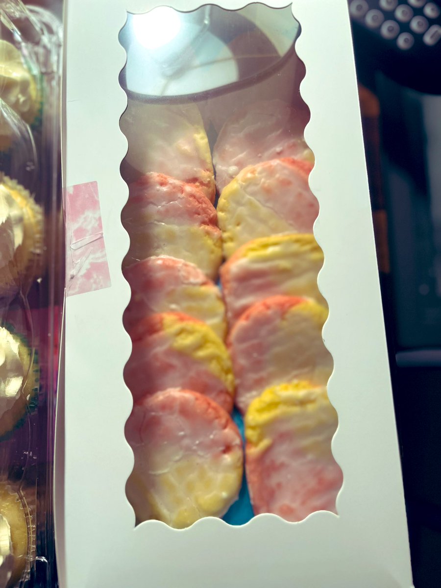 coachdwes's tweet photo. Big ups to Intoxication Treats for the amazing desserts!! #SupportDallas https://t.co/1FlI4juJ98