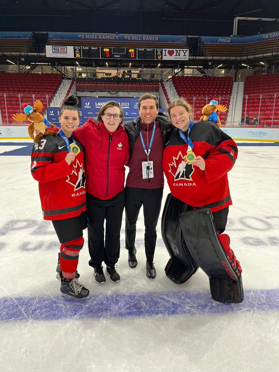 WHKY: <a href="/JennaMaclean17/">jenna maclean</a> and <a href="/kendra_woodland/">kendra woodland</a> of <a href="/UNBWHockey/">UNB REDS Women's Hockey</a> show off their <a href="/FISU/">FISU</a> gold medals... alongside <a href="/Hilworth/">Sarah Hilworth</a> and <a href="/kylelmacdonald/">Kyle MacDonald</a> of the #TeamCanada coaching staff.
🇨🇦beat🇯🇵5-0 in the women's hockey gold medal game.
#goredsgo #FISUGames