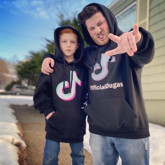 Some people are so cruel man. My son just wants to be a streamer and he got a win on Fortnite while streaming<a href="/tag/twitch"class="tags"><span>#twitch</span></a>