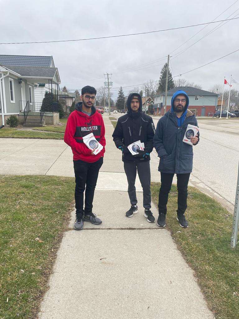 AMYABramptonEst's tweet image. Our Muslim Youth from Eastern Brampton Region of Ahmadiyya Muslim Youth Association Canada organized Holy Quran Open House in Sunderland, ON on Jan 21, 2023.

This is part of @AMYACanada’s nationwide #ExploreIslam campaign to spread peaceful message of Islam

#Brampton #HolyQuran