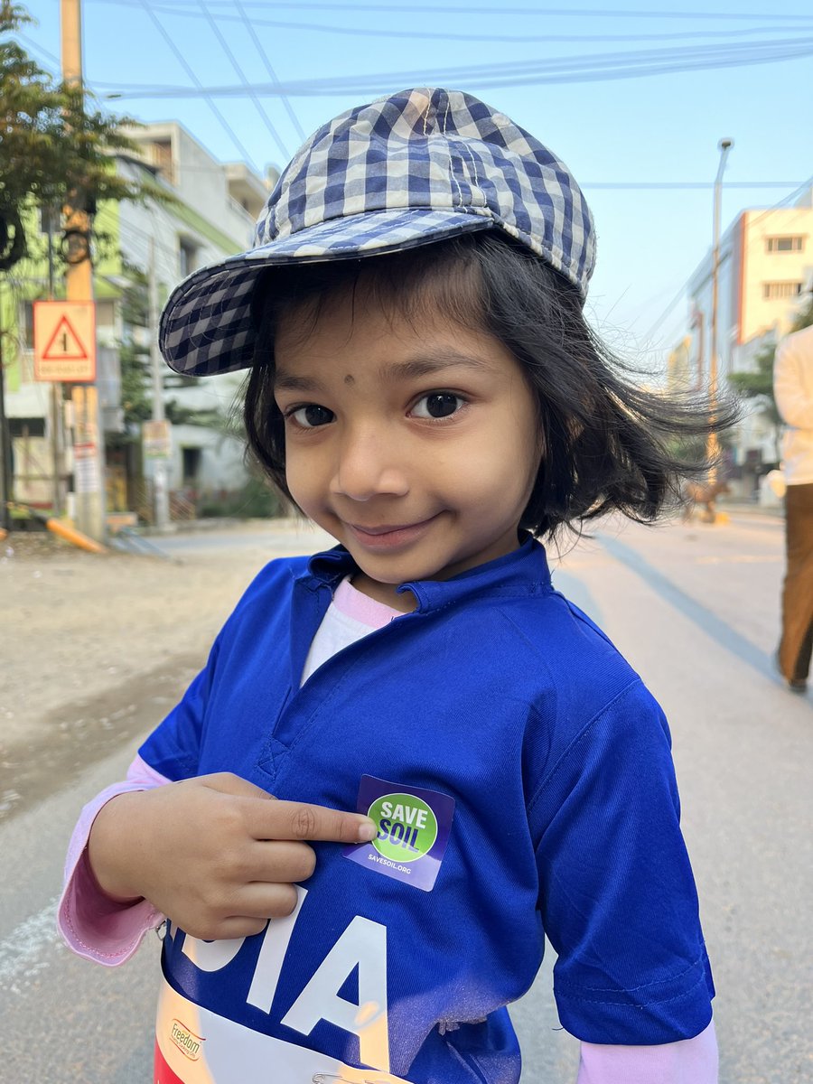Durga65815885's tweet photo. Walkathon on Sunday and #Savesoil stickers distribution at Miyapur SouthRun. Run for a girl Child. @cpsavesoil @SadhguruJV #savesoilAPT #Savesoilhyderabad https://t.co/DTFQBJZvqA