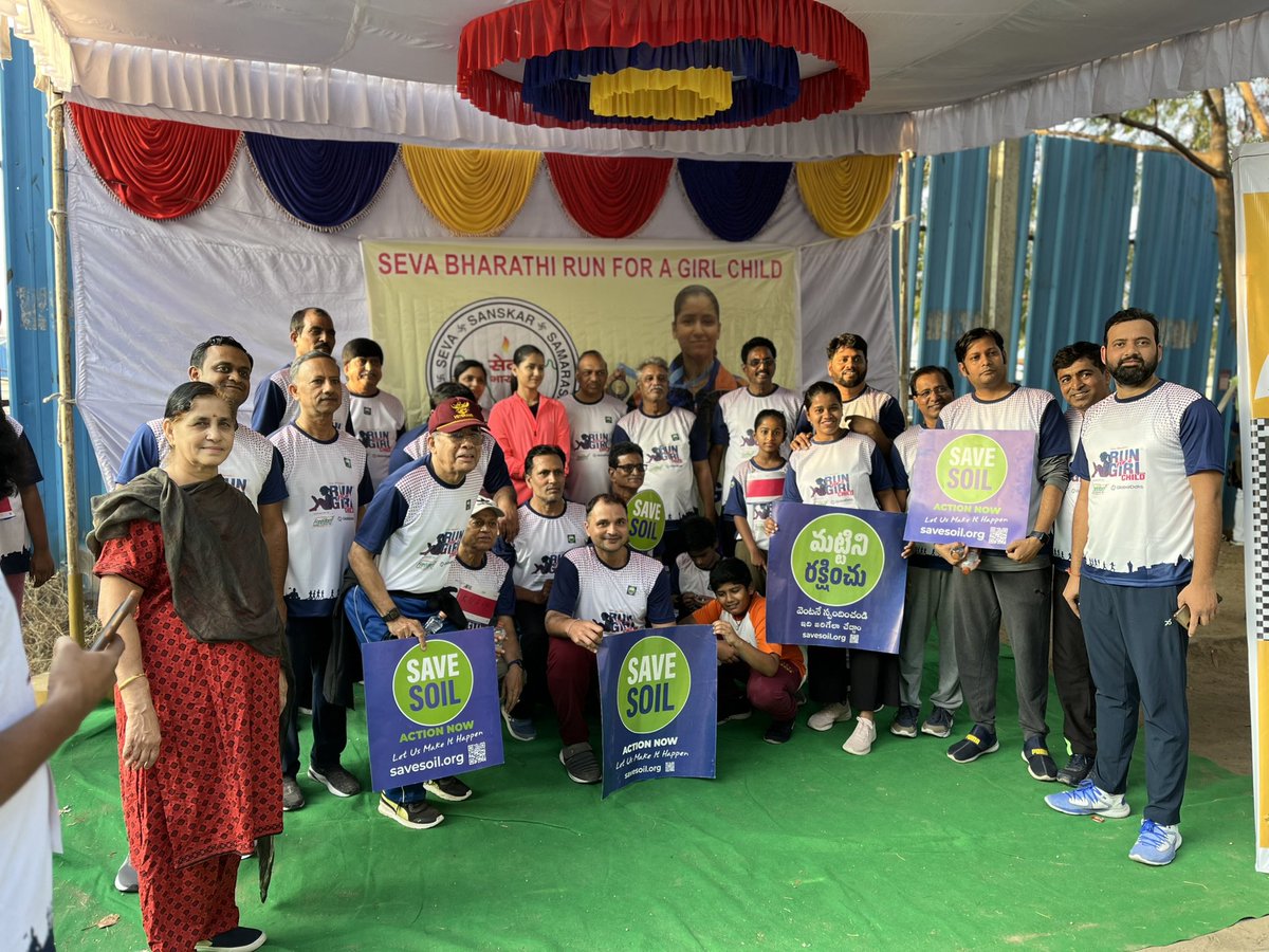 Durga65815885's tweet photo. Walkathon on Sunday and #Savesoil stickers distribution at Miyapur SouthRun. Run for a girl Child. @cpsavesoil @SadhguruJV #savesoilAPT #Savesoilhyderabad https://t.co/DTFQBJZvqA