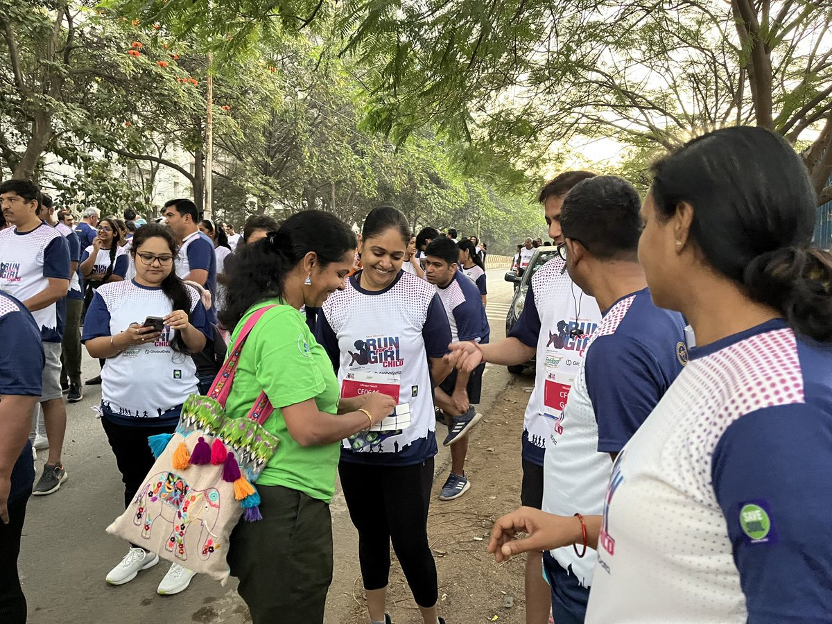 Durga65815885's tweet photo. Walkathon on Sunday and #Savesoil stickers distribution at Miyapur SouthRun. Run for a girl Child. @cpsavesoil @SadhguruJV #savesoilAPT #Savesoilhyderabad https://t.co/DTFQBJZvqA