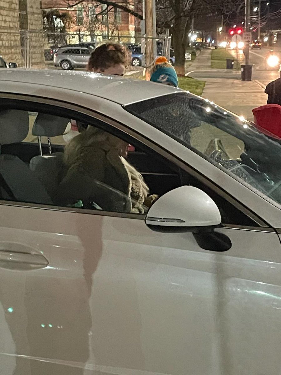 CasLeeGM13's tweet photo. @MsCharlotteWWE thank you so much for you taking the time to actually get out of your car and interact with my children while trying to leave an event we had at #WWEErie #erieinsurancearena
You we're the only one they got to meet tonight
forever greatful and thank you!🙏👑 https://t.co/SFkUzxLRTu