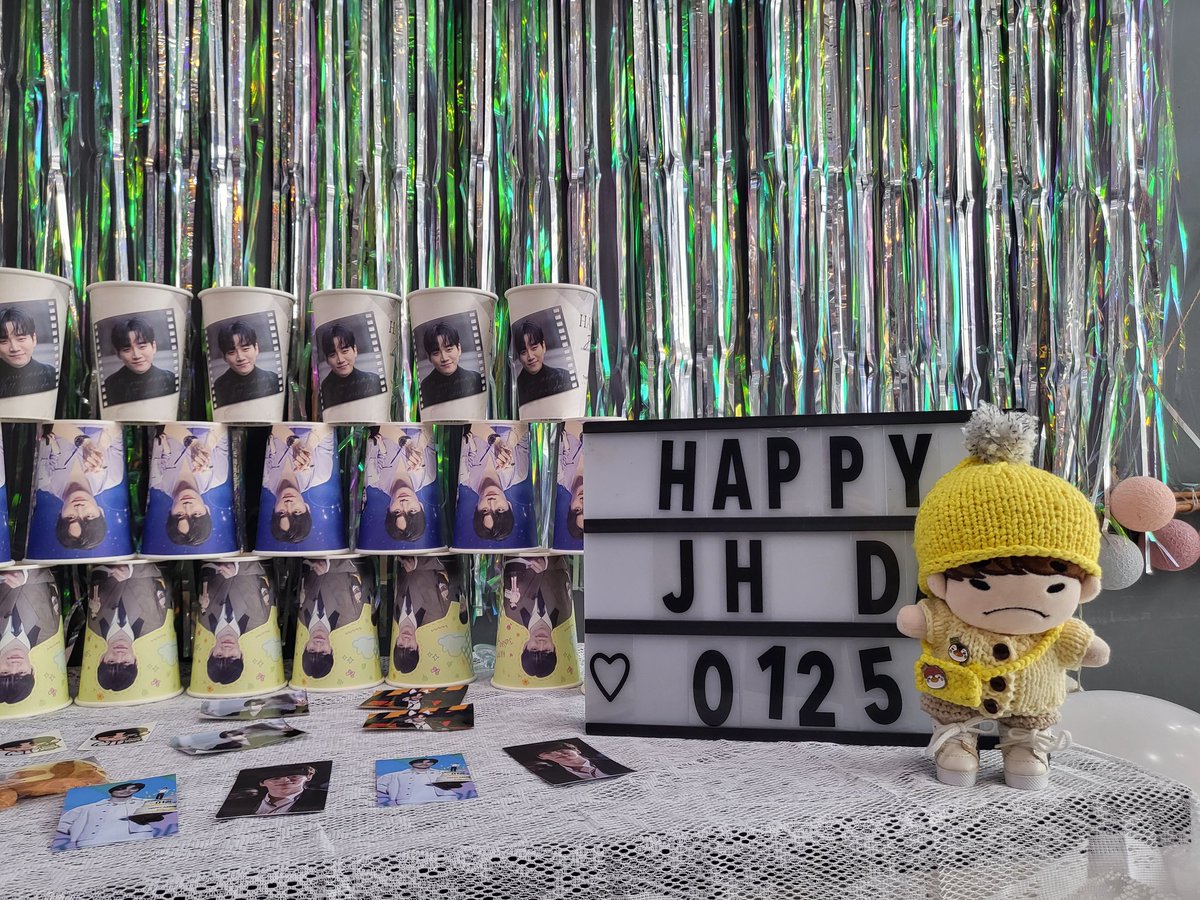 rkaddd1207's tweet photo. 대전세모네모카페♡
예쁜준호생일카페
2시오픈이지만너무춥다고들어와서
기다리라고배려해주셔서
안에서기다리는중♡ 준호만큼따뜻한배려♡감사합니다 https://t.co/KXASia7Pso