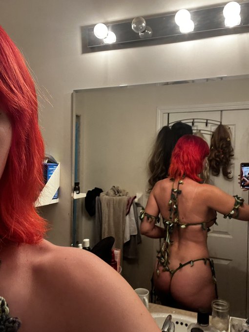 1 pic. I crocheted this Poison Ivy costume. https://t.co/PopkYvwzq7