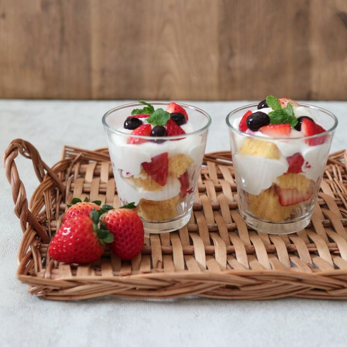 #作ってミルク のキャンペーンに参加🙋‍♀️
生クリームを使ってカップショートケーキを作ってみました✨
市販のスポンジやカステラを使えばあっという間に作れるし、持ち運びもしやすいのでプレゼントにもぴったり🙆‍♀️ みんなもミルク料理作って投稿してみてね😆
 #ミルク大臣 #PR
milkdaijin.jp/recipecampaign/