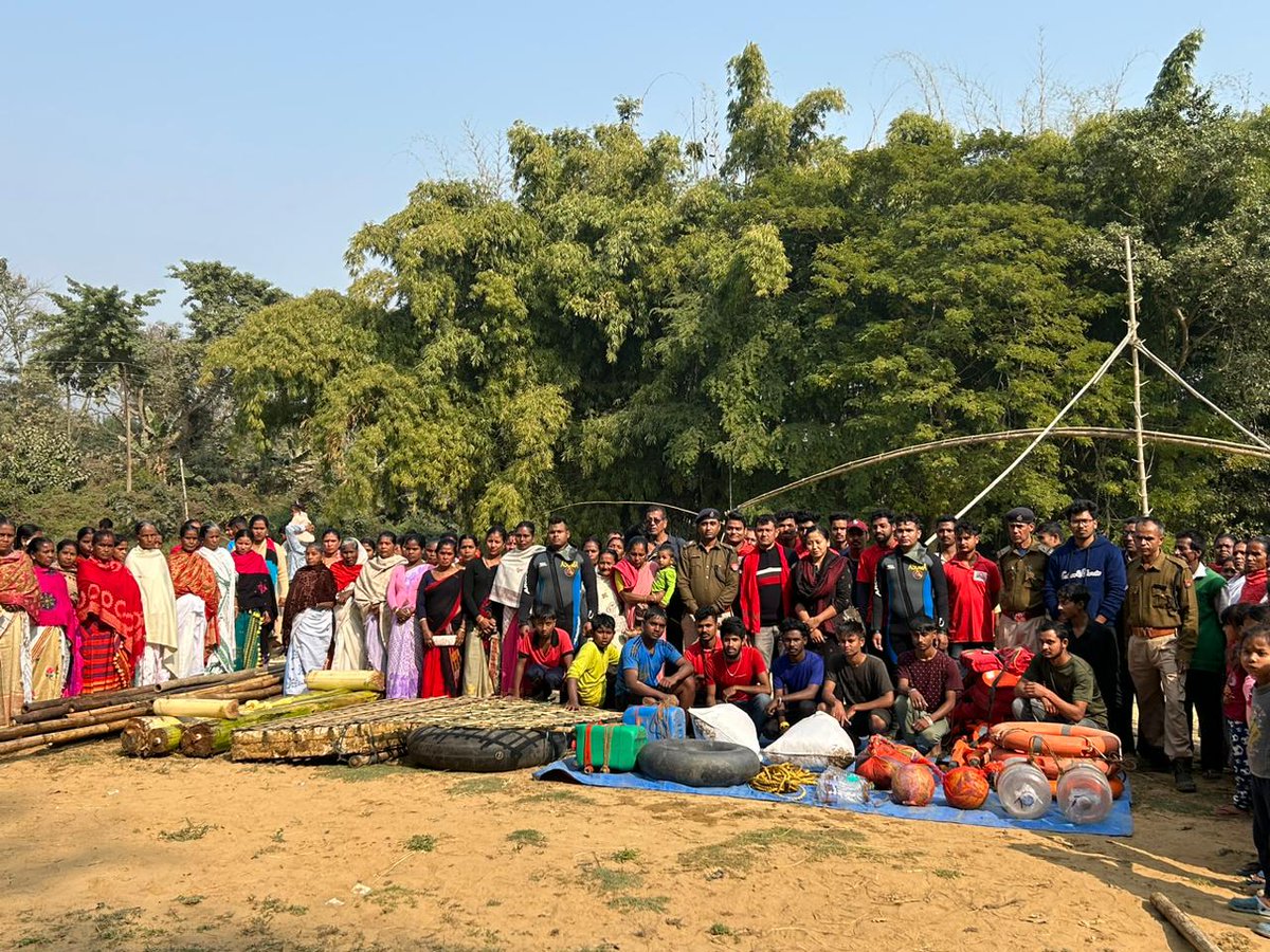 humanaidint's tweet photo. Village Disaster Response Forces (VDRF) are being established and trained in the Nagaon district of #Assam. At least 40% of volunteers comprise of women. #VDRF #AapdaMitra #DRR https://t.co/sm0l0SX3xd