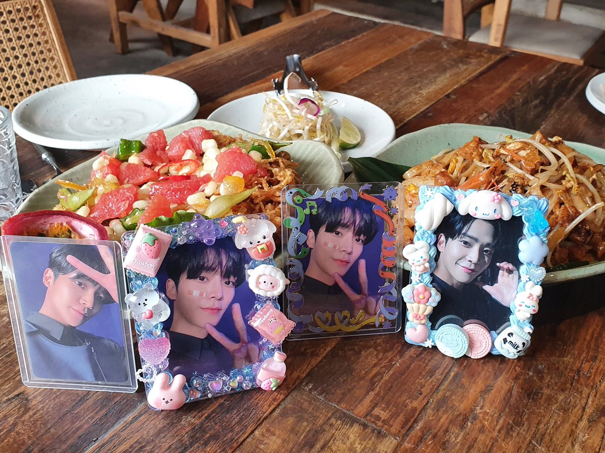 ewsbdiroll's tweet photo. 명절맞이 론프 회동
오빠는 파리에 우리는 태국에(?) https://t.co/m8YvoDYJVq