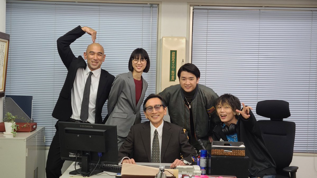 getready_tbs's tweet image. ／
📢　第3️⃣話こんや9時放送！
＼

3️⃣話は特務課のメンバーにも注目！👀💡
特務課の部屋にあるこのおもちゃロボット、実は…？
#矢島健一
#片山友希
#菅原卓磨
#吉田涼哉
#川本光貴
#ゲットレディ