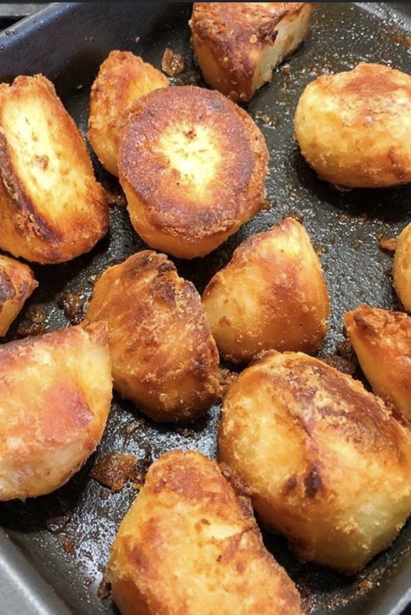 #SundayThoughts #sundayvibes #SundayBrunch A Sunday isn’t a Sunday without #RoastPotatoes..