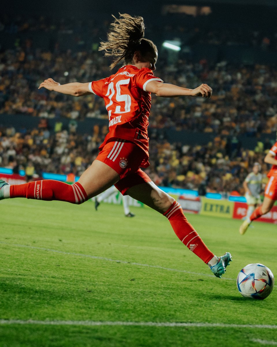 FCBfrauen's tweet photo. ๐ท #TIGFCB
#FCBWomensTour #FCBayern https://t.co/7ilfTWnS1N