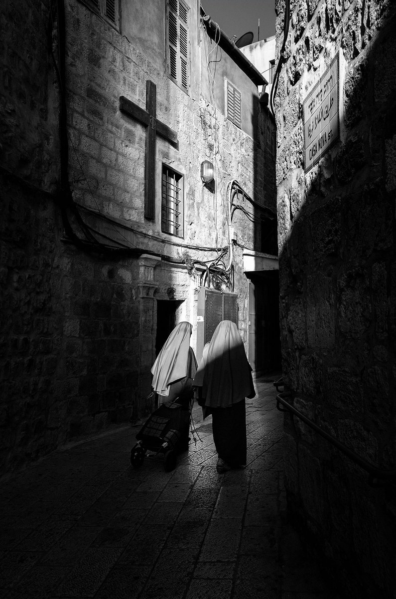 liorfaust's tweet photo. From my recent walk in Jerusalem old city alleys with my new (old) #ricohgr2
#streetphotography
#blackandwhite
#photography
#ricohgrii https://t.co/i8XcfinAxJ