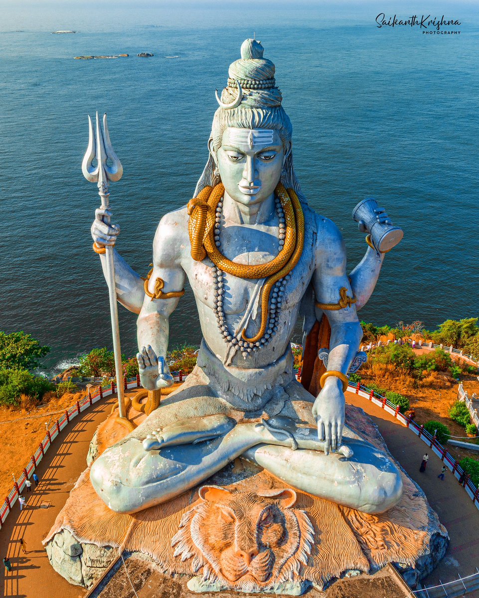 Lord Shiva Statue, Murudeshwara, Karnataka.

@incredibleindia @KarnatakaWorld @NatGeoIndia @DJIGlobal @tripoto @BBCEarth @HIPAae