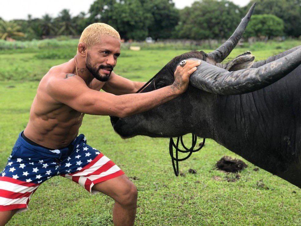 You’ll never guess who won this fight. #UFC283