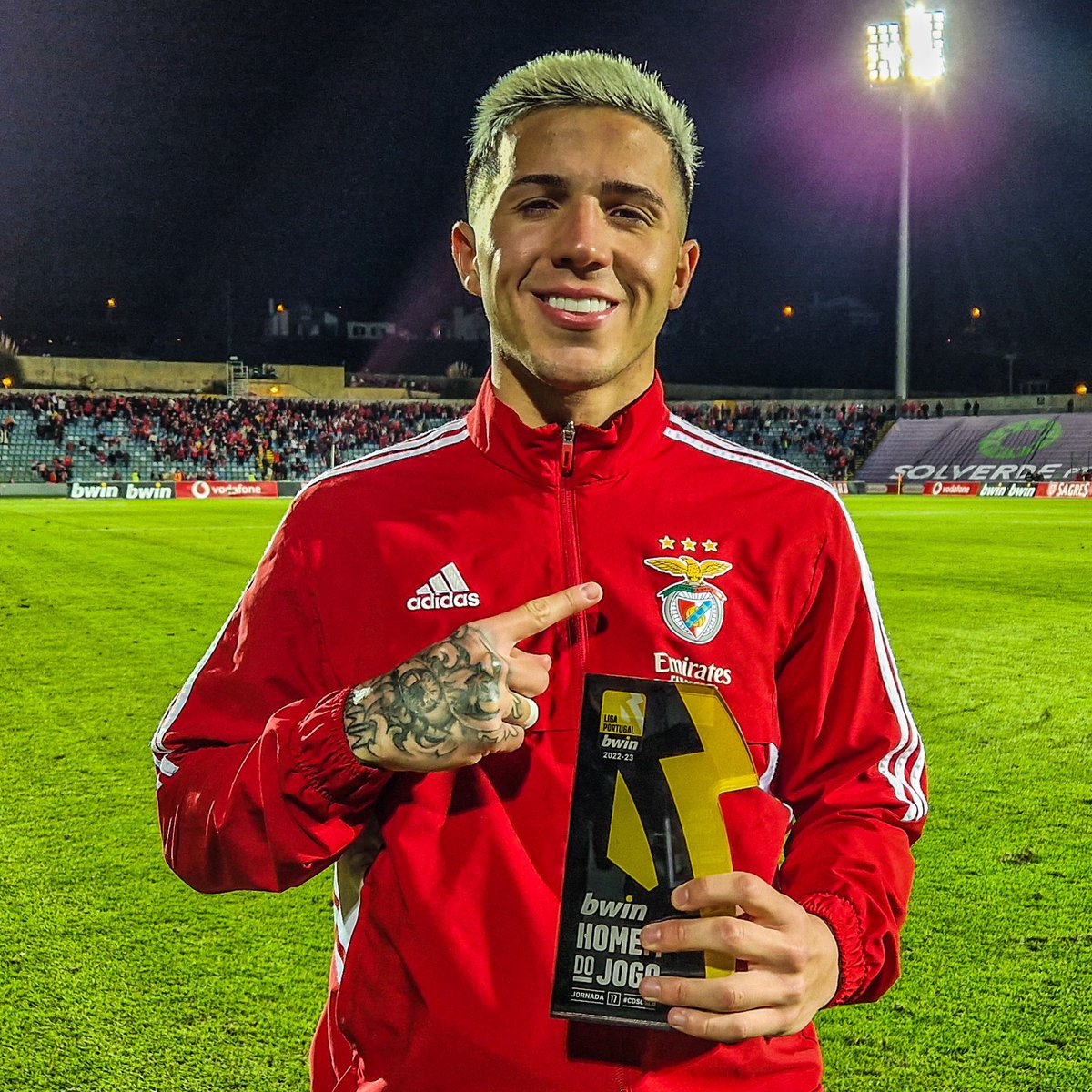vivaalbiceleste's tweet image. @SLBenfica vs Santa Clara , Enzo Fernandez game by numbers:

2 assists
85 passes
126 touches
20 passes into final 3rd
3 tackles won
4 recoveries
12 duels won
3 dribbles compelted 

Man of the Match

A midfield masterclass by our young maestro.

#VamosArgentina