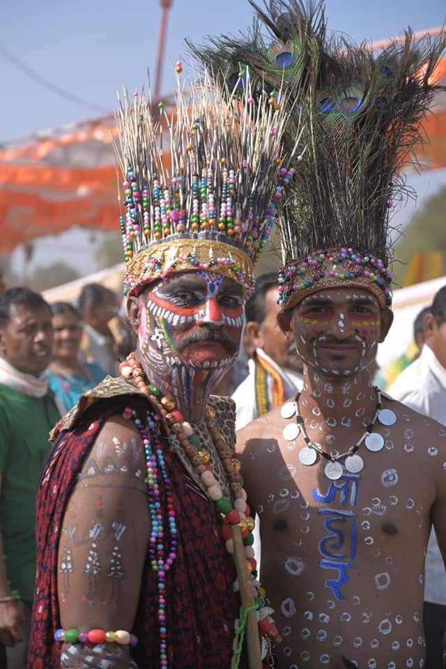 EvanderWyndell's tweet photo. हमारी भाषा, संस्कृति, रहन-सहन, खान-पान, पूजा-पद्धति सभी धर्मो से अलग है,
फिर जबरन ये हिन्दू, मुस्लिम, ईसाई, बौद्ध, लंगटा-लोग का ठप्पा हमपर क्यू ❓
#आदिवासी_जनगणना_कॉलम_दो 
#अनुसूचित_क्षेत्र_आरक्षण_बचाओ https://t.co/2H5T2BpOo7