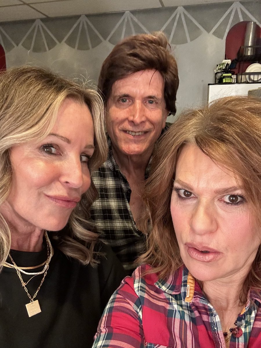 Sandra Bernhard tweet media