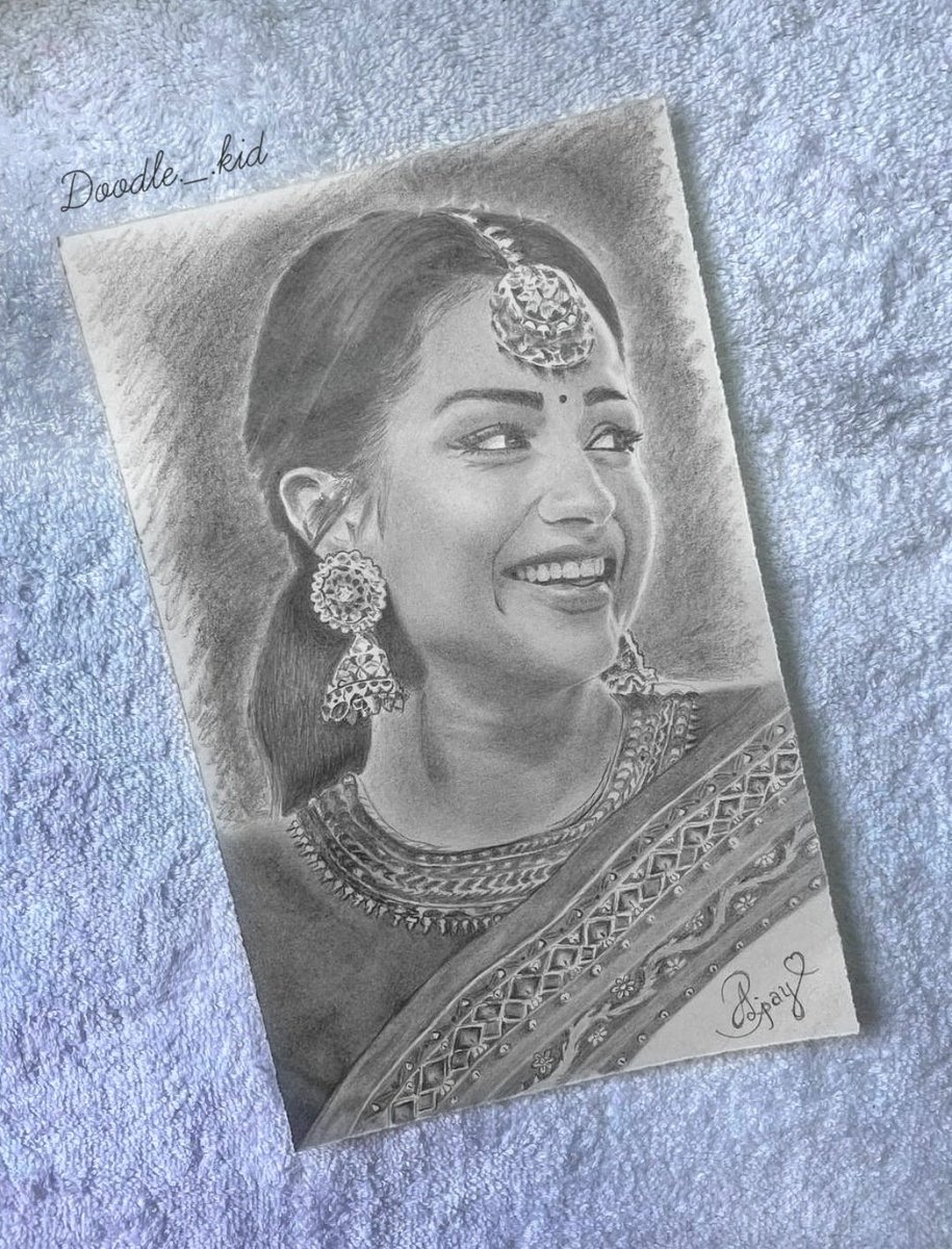 doodle_kid_offl's tweet photo. @trishtrashers  ♥️ "Ulagathula evlo ponnunga irundhum naa yen da jessie ah luv panna"  Runs on my mind whenever i make (he)art for her !  #Pencilart  Hope will reach u  ♥️ @trishtrashers  #Thalapathy67  #Trisha #Thalapathy67𓃵 #20yearsoftrisha #2DecadesOfTrisha #LokeshKanakaraj https://t.co/CHlm7ZBmBc