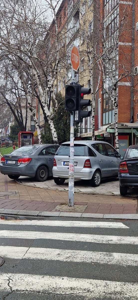 m1losh's tweet photo. @prijavi_problem na uglu Požeške i Mira Popare ne radi semafor za pešake. https://t.co/H8OOReWWZF