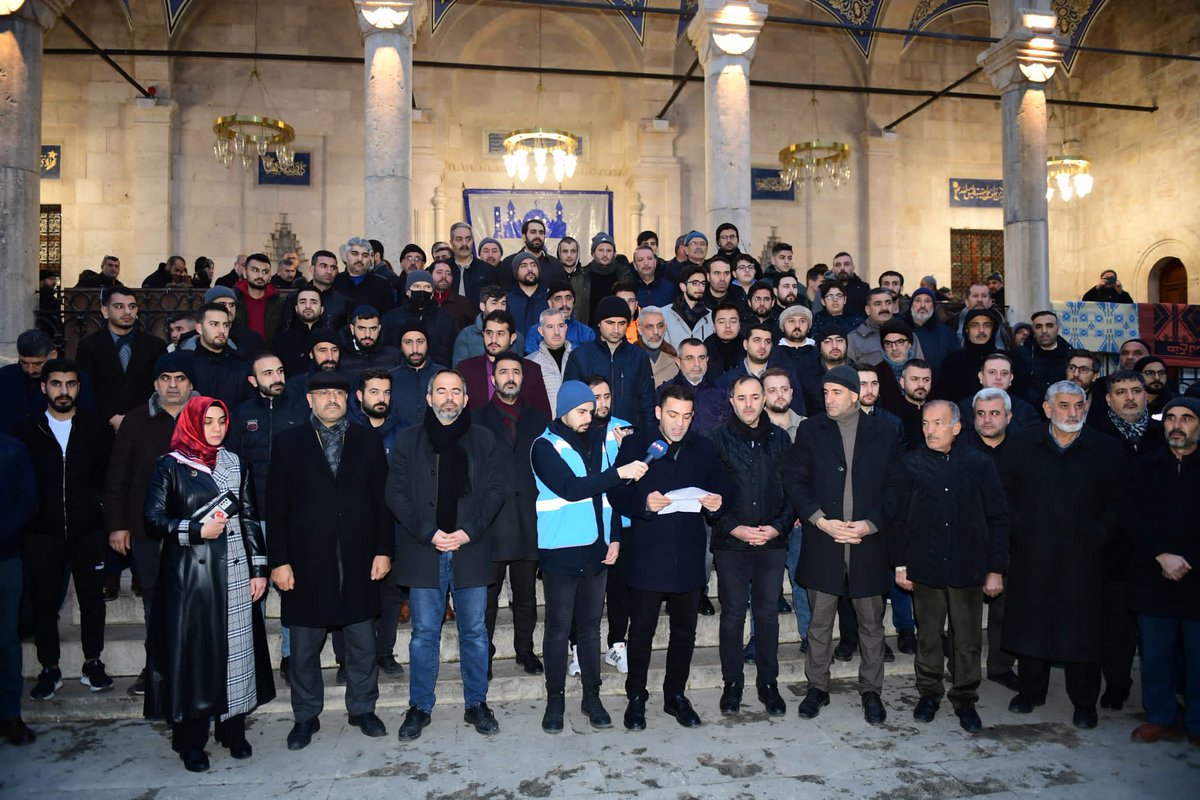 Malatya İl Müftülüğümüz ve Tügva'nın organize ettiği sabah namazı ve basın açıklamasına STK'larımızla birlikte katıldık.
Stockholm Büyükelçiliğimiz önünde Kutsal Kitabımız Kur’an-ı Kerim’in yakılmasına yönelik nefret dolu alçakça eylemi birkez daha kınadık.
#stopSweden
#Pazar