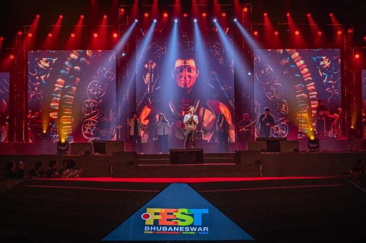 . @ItsAmitTrivedi knows how to make a rocking performance! Watch him set the stage on fire at the #dotFEST 

#dotFEST #Bhubaneswar #cityfest #nightlife #music #party #AmitTrivedi #amittrivedimusic #LifeandTimeOdisha
