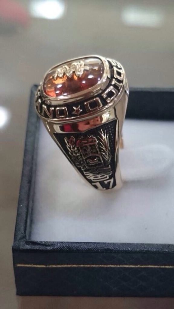 PaolaAnillos's tweet photo. Ser Pediatra mi mejor elección. Un camino de enseñanzas y aprendizajes en donde nunca pierdo la sensibilidad. Siempre de tu mano mi Dios 🙏🏻❤️🇻🇪 @SVPediatria #MedicoCirujano #UNEFM #Pediatra #Graduación #ActodeGrado #Graduando https://t.co/plLLbrSbsq