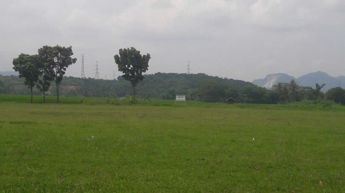 MP_Sejarah's tweet photo. 1) Lapangan sepak bola Cisaat, Kec Dukupuntang, Kab Cirebon https://t.co/YdwGfFlsad